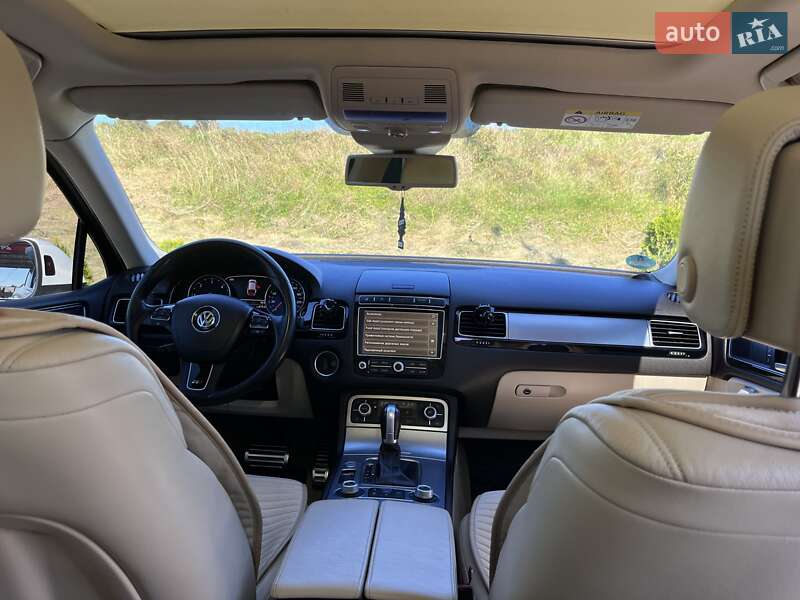 Внедорожник / Кроссовер Volkswagen Touareg 2016 в Львове