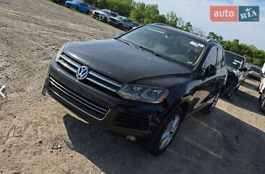 Внедорожник / Кроссовер Volkswagen Touareg 2011 в 
