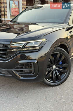 Внедорожник / Кроссовер Volkswagen Touareg 2020 в Киеве
