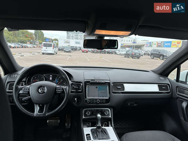 Внедорожник / Кроссовер Volkswagen Touareg 2012 в Житомире