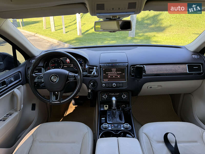 Внедорожник / Кроссовер Volkswagen Touareg 2015 в Киеве фото 16 Внедорожник / Кроссовер Volkswagen Touareg 2015 в Киеве