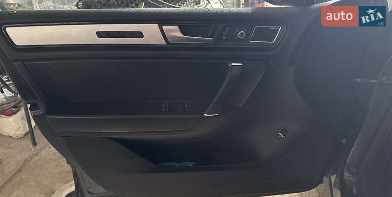 Позашляховик / Кросовер Volkswagen Touareg 2012 в Києві фото 13 Позашляховик / Кросовер Volkswagen Touareg 2012 в Києві