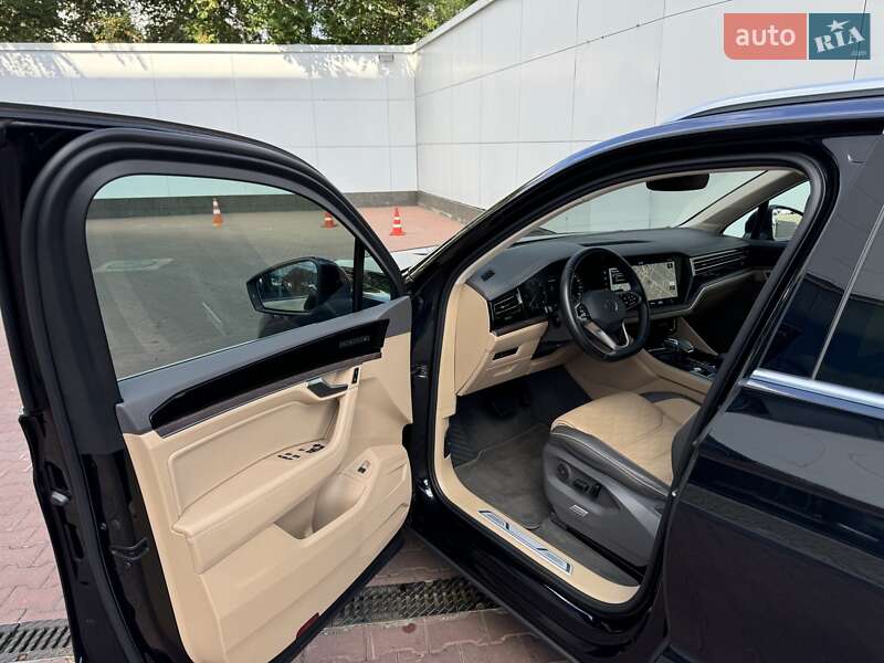 Внедорожник / Кроссовер Volkswagen Touareg 2022 в Киеве