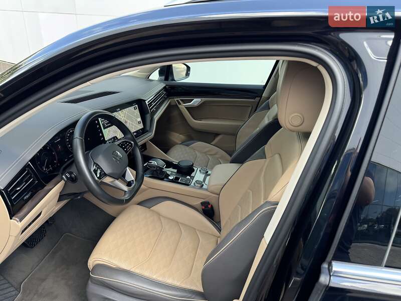 Внедорожник / Кроссовер Volkswagen Touareg 2022 в Киеве