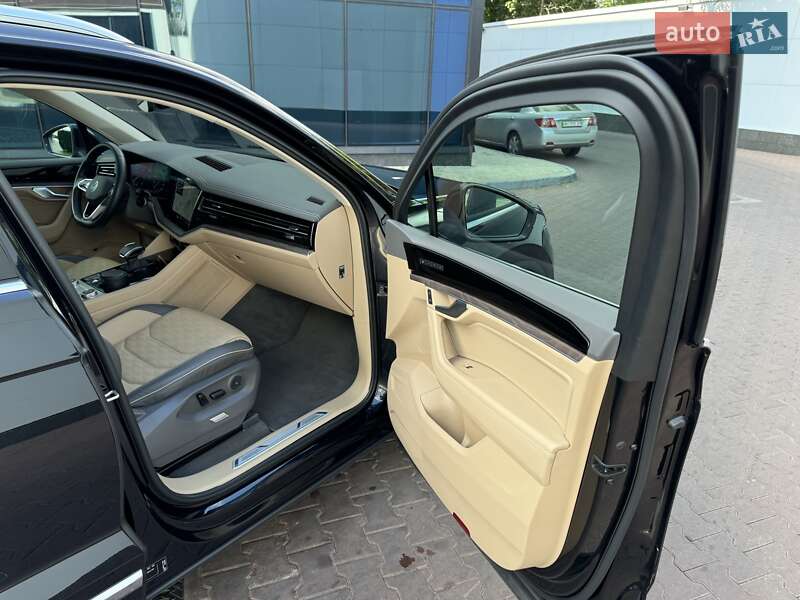 Внедорожник / Кроссовер Volkswagen Touareg 2022 в Киеве