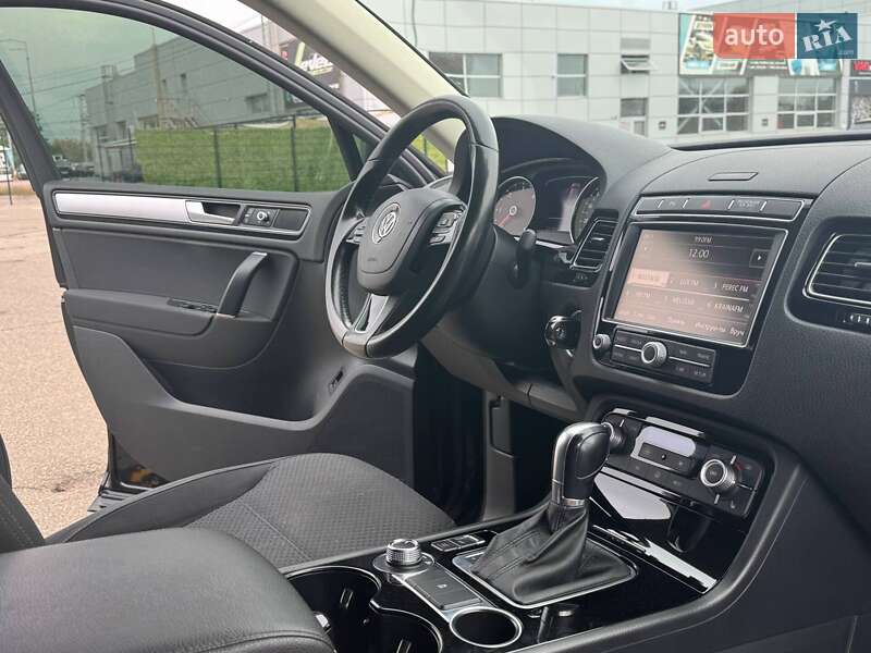 Внедорожник / Кроссовер Volkswagen Touareg 2017 в Киеве