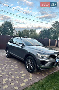 Внедорожник / Кроссовер Volkswagen Touareg 2015 в 