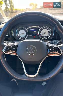 Внедорожник / Кроссовер Volkswagen Touareg 2021 в 