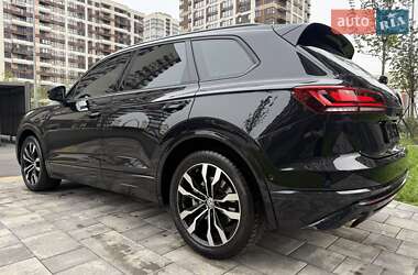 Внедорожник / Кроссовер Volkswagen Touareg 2021 в Киеве