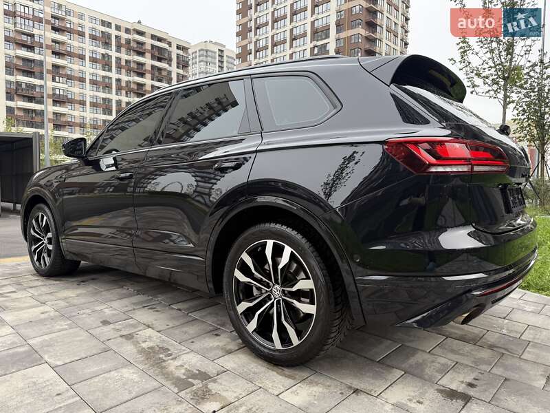 Внедорожник / Кроссовер Volkswagen Touareg 2021 в Киеве