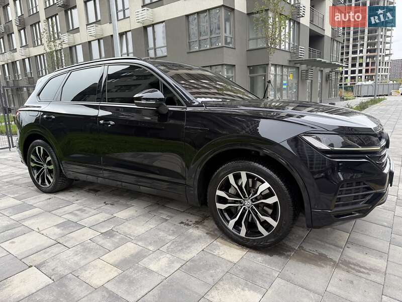 Внедорожник / Кроссовер Volkswagen Touareg 2021 в Киеве