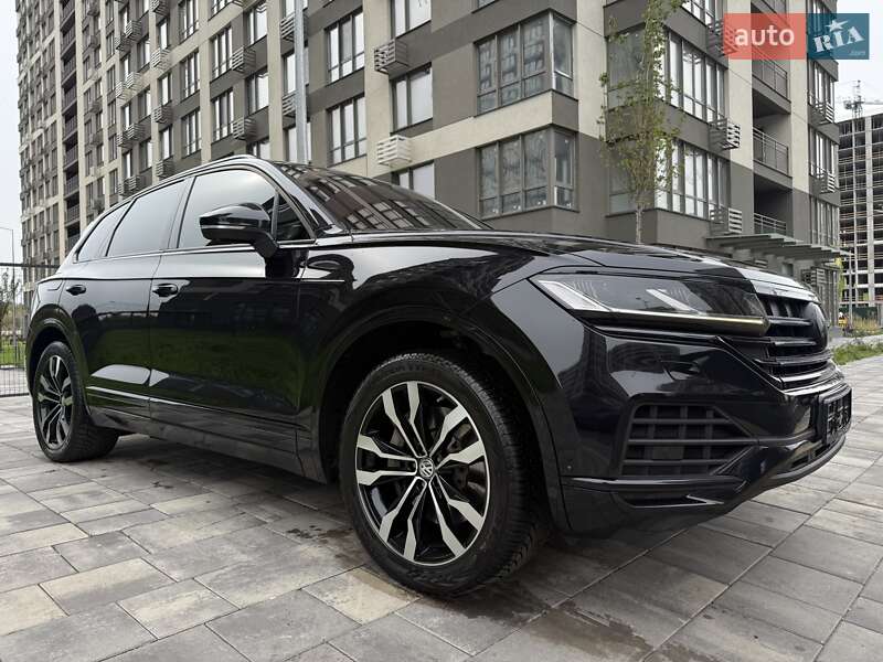 Внедорожник / Кроссовер Volkswagen Touareg 2021 в Киеве
