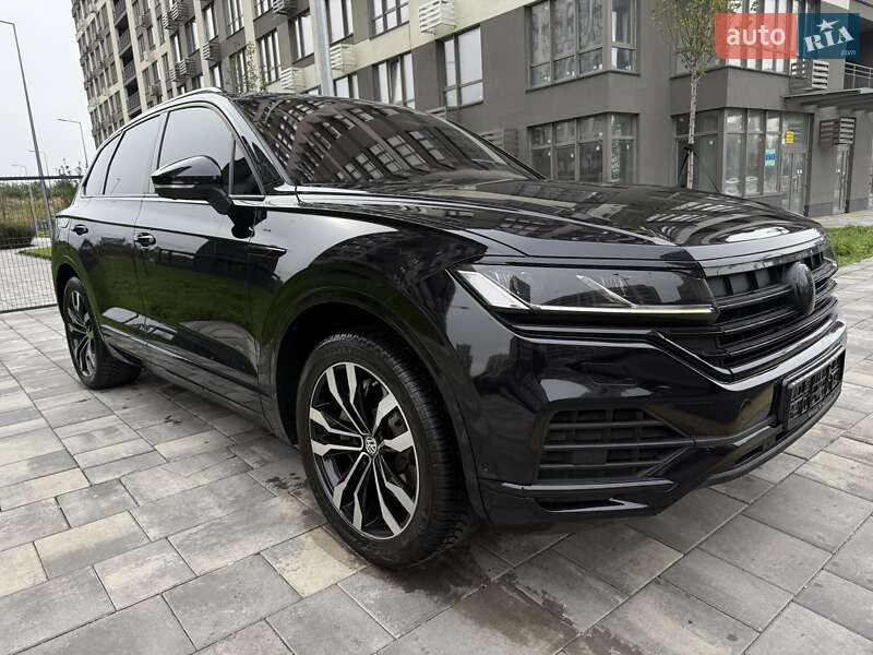 Внедорожник / Кроссовер Volkswagen Touareg 2021 в Киеве