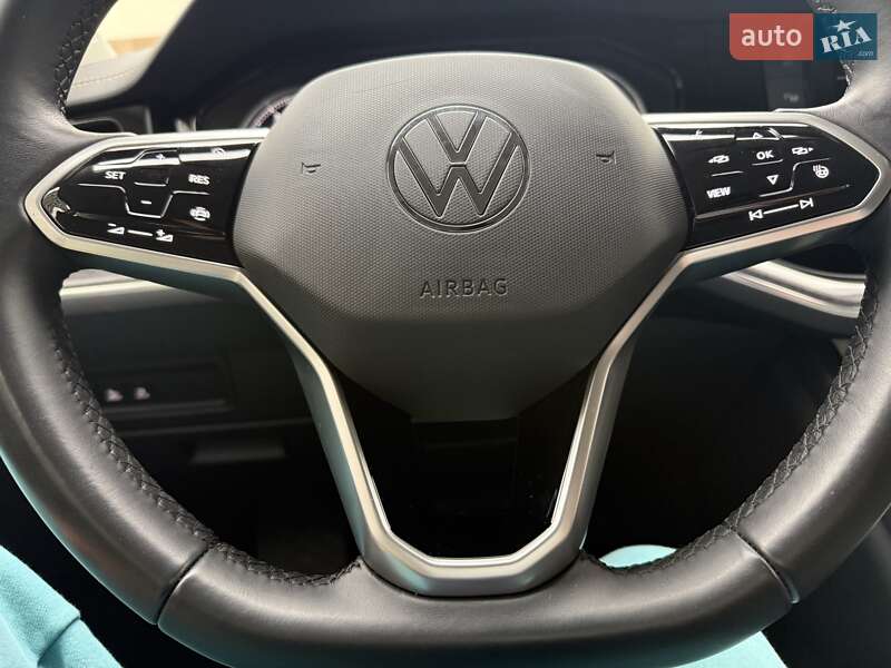 Внедорожник / Кроссовер Volkswagen Touareg 2021 в Киеве