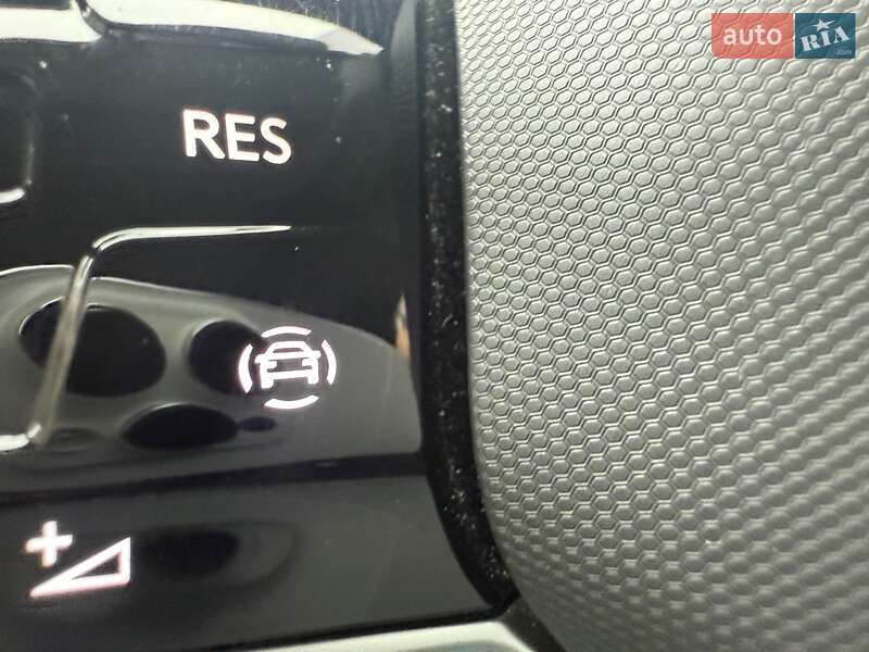 Внедорожник / Кроссовер Volkswagen Touareg 2021 в Киеве