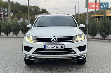 Внедорожник / Кроссовер Volkswagen Touareg 2015 в Полтаве