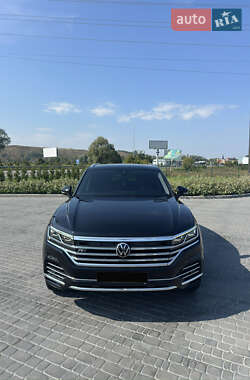 Позашляховик / Кросовер Volkswagen Touareg 2018 в 