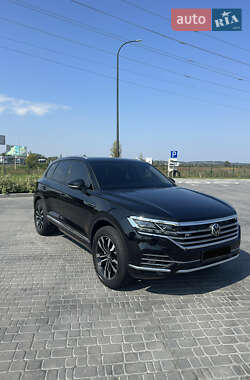 Позашляховик / Кросовер Volkswagen Touareg 2018 в 