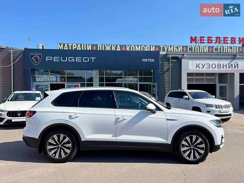 Внедорожник / Кроссовер Volkswagen Touareg 2020 в Чернигове