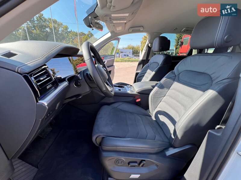 Внедорожник / Кроссовер Volkswagen Touareg 2020 в Чернигове