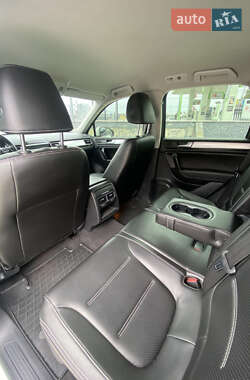 Внедорожник / Кроссовер Volkswagen Touareg 2012 в 