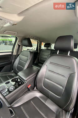 Внедорожник / Кроссовер Volkswagen Touareg 2012 в 