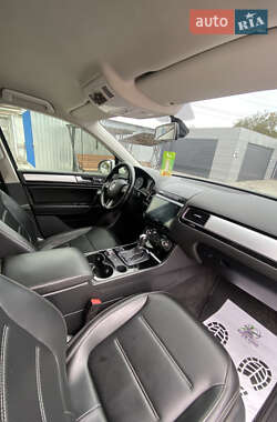 Внедорожник / Кроссовер Volkswagen Touareg 2012 в 