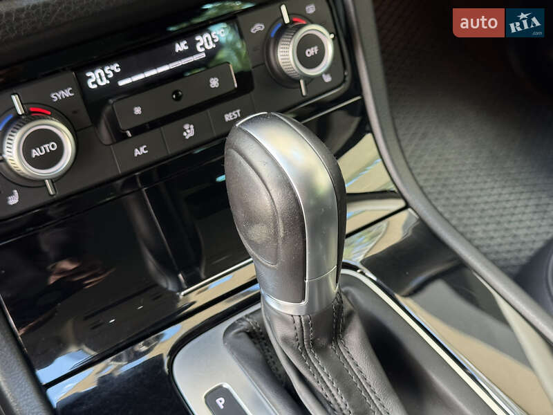 Внедорожник / Кроссовер Volkswagen Touareg 2015 в Киеве фото 40 Внедорожник / Кроссовер Volkswagen Touareg 2015 в Киеве