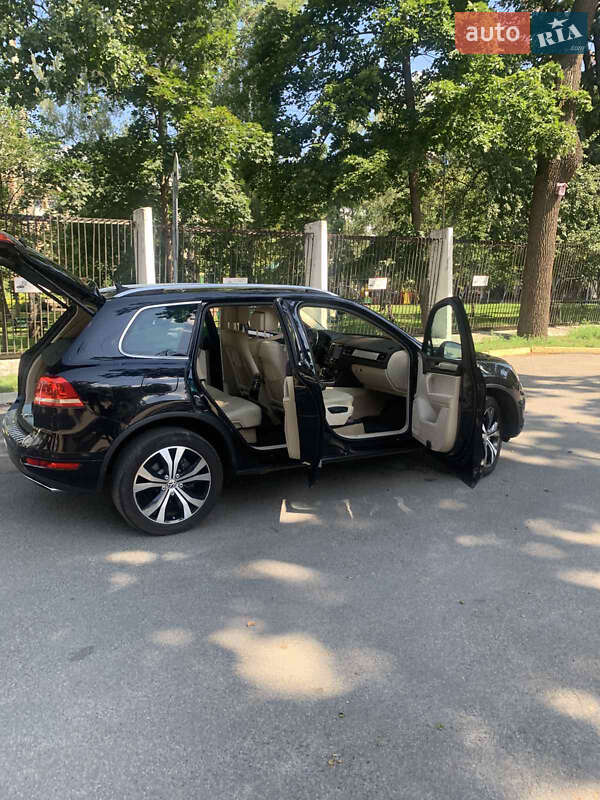 Внедорожник / Кроссовер Volkswagen Touareg 2012 в Киеве