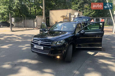 Внедорожник / Кроссовер Volkswagen Touareg 2012 в 
