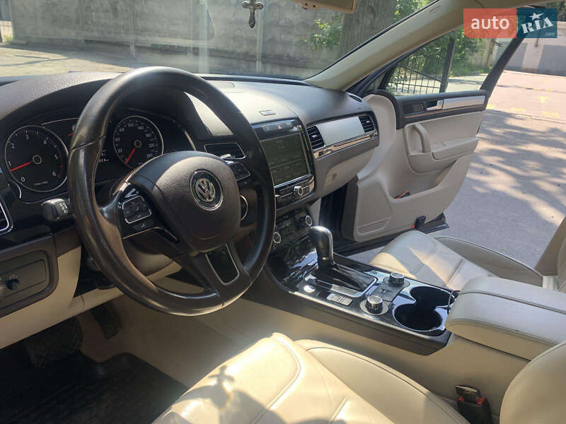 Внедорожник / Кроссовер Volkswagen Touareg 2012 в Киеве