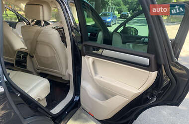 Внедорожник / Кроссовер Volkswagen Touareg 2012 в 