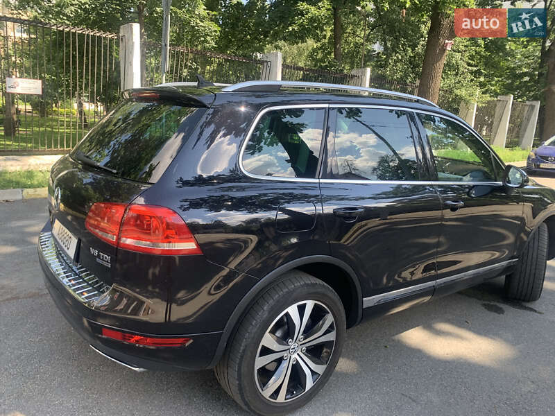 Внедорожник / Кроссовер Volkswagen Touareg 2012 в Киеве