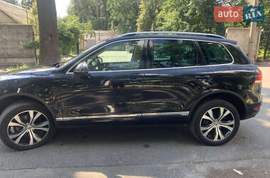 Внедорожник / Кроссовер Volkswagen Touareg 2012 в 