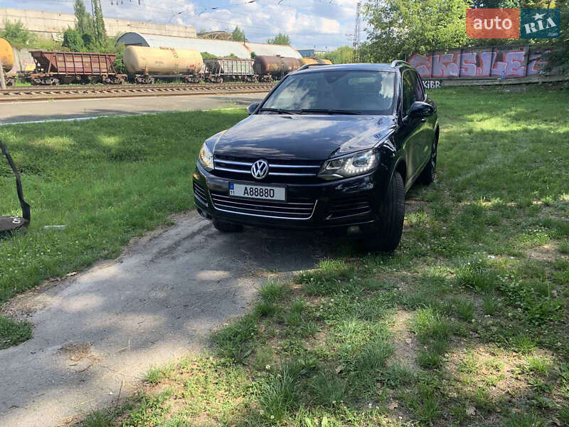 Внедорожник / Кроссовер Volkswagen Touareg 2012 в Киеве