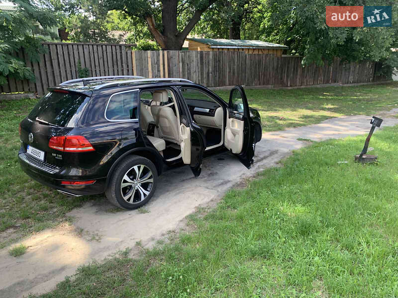Внедорожник / Кроссовер Volkswagen Touareg 2012 в Киеве