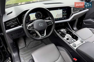 Внедорожник / Кроссовер Volkswagen Touareg 2022 в 