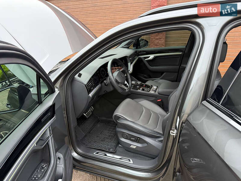 Внедорожник / Кроссовер Volkswagen Touareg 2023 в Киеве