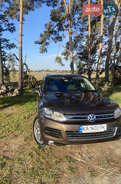 Внедорожник / Кроссовер Volkswagen Touareg 2012 в Киеве