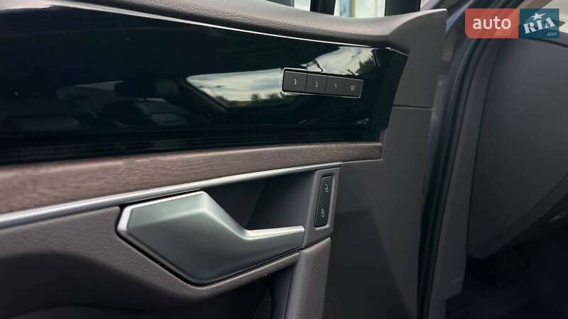 Позашляховик / Кросовер Volkswagen Touareg 2020 в Миколаєві