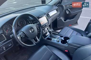 Внедорожник / Кроссовер Volkswagen Touareg 2011 в 