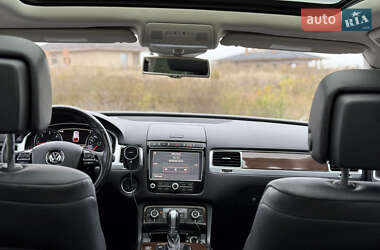 Внедорожник / Кроссовер Volkswagen Touareg 2015 в 