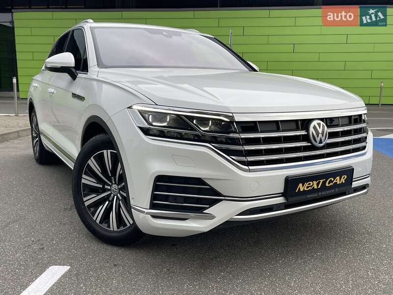 Позашляховик / Кросовер Volkswagen Touareg 2018 в Києві