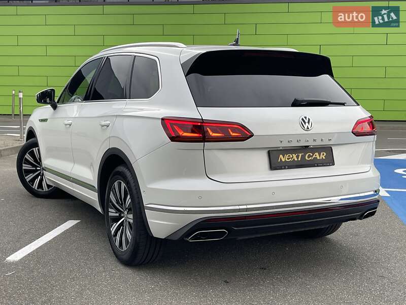 Позашляховик / Кросовер Volkswagen Touareg 2018 в Києві