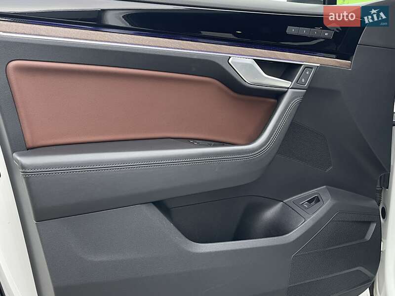 Позашляховик / Кросовер Volkswagen Touareg 2018 в Києві