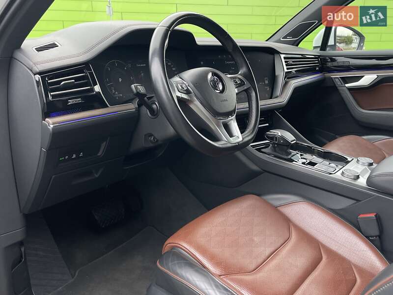 Позашляховик / Кросовер Volkswagen Touareg 2018 в Києві