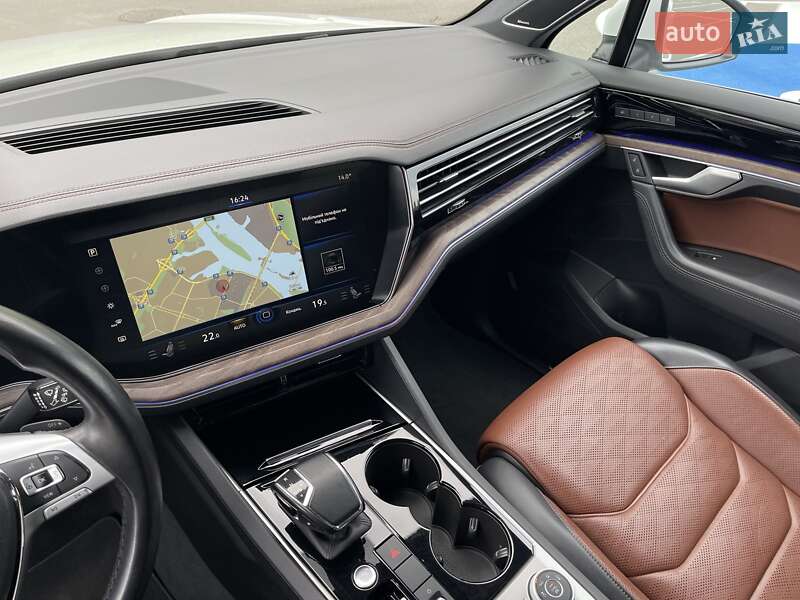 Позашляховик / Кросовер Volkswagen Touareg 2018 в Києві