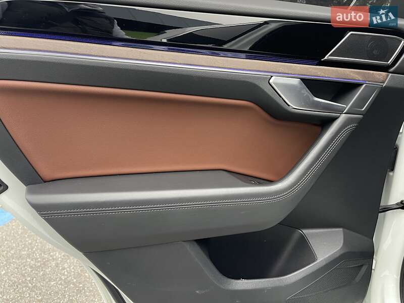 Позашляховик / Кросовер Volkswagen Touareg 2018 в Києві