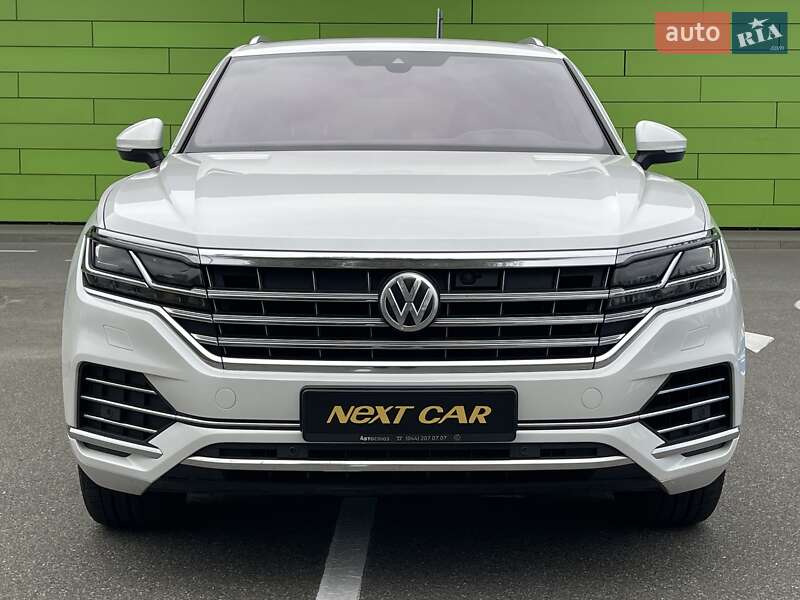 Позашляховик / Кросовер Volkswagen Touareg 2018 в Києві