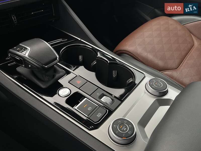 Позашляховик / Кросовер Volkswagen Touareg 2018 в Києві